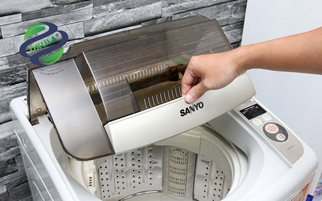 Vì sao phải sử dụng nước xả vải cho quần áo khi dùng máy giặt? Hướng dẫn cách đổ nước giặt vào máy giặt cửa trên đúng cách, Vì sao phải sử dụng nước xả vải cho quần áo khi dùng máy giặt?