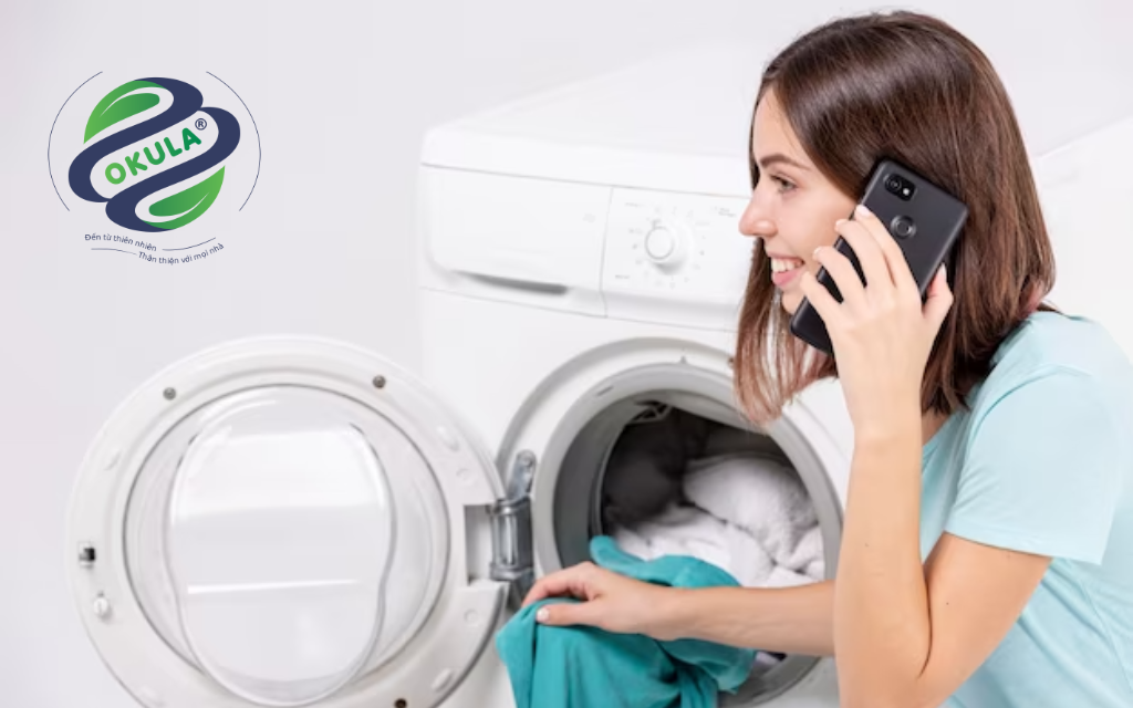 Làm gì khi lỡ đổ nhầm nước giặt vào khay nước xả, Lưu ý cách đổ nước giặt vào máy giặt cửa ngang